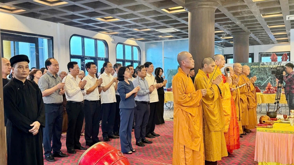 Grand requiem held for 39 victims of Ha Long Bay tourist boat tragedy